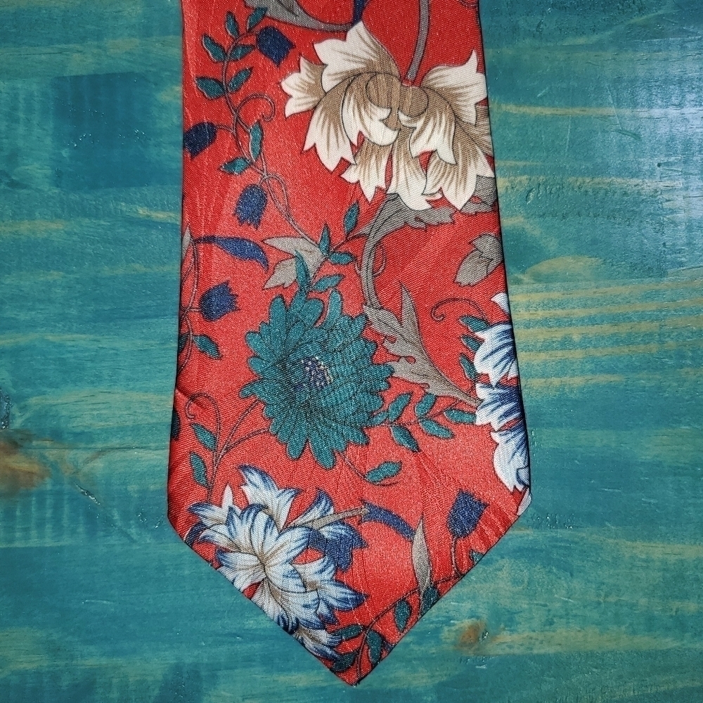 Red Tie With Blue Flowers New
